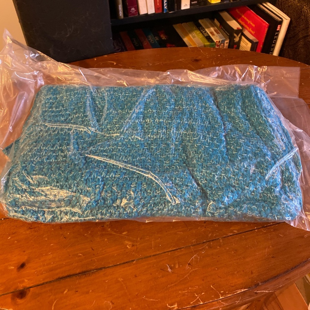 Mermaid Tail Blanket - Picture 3 of 3